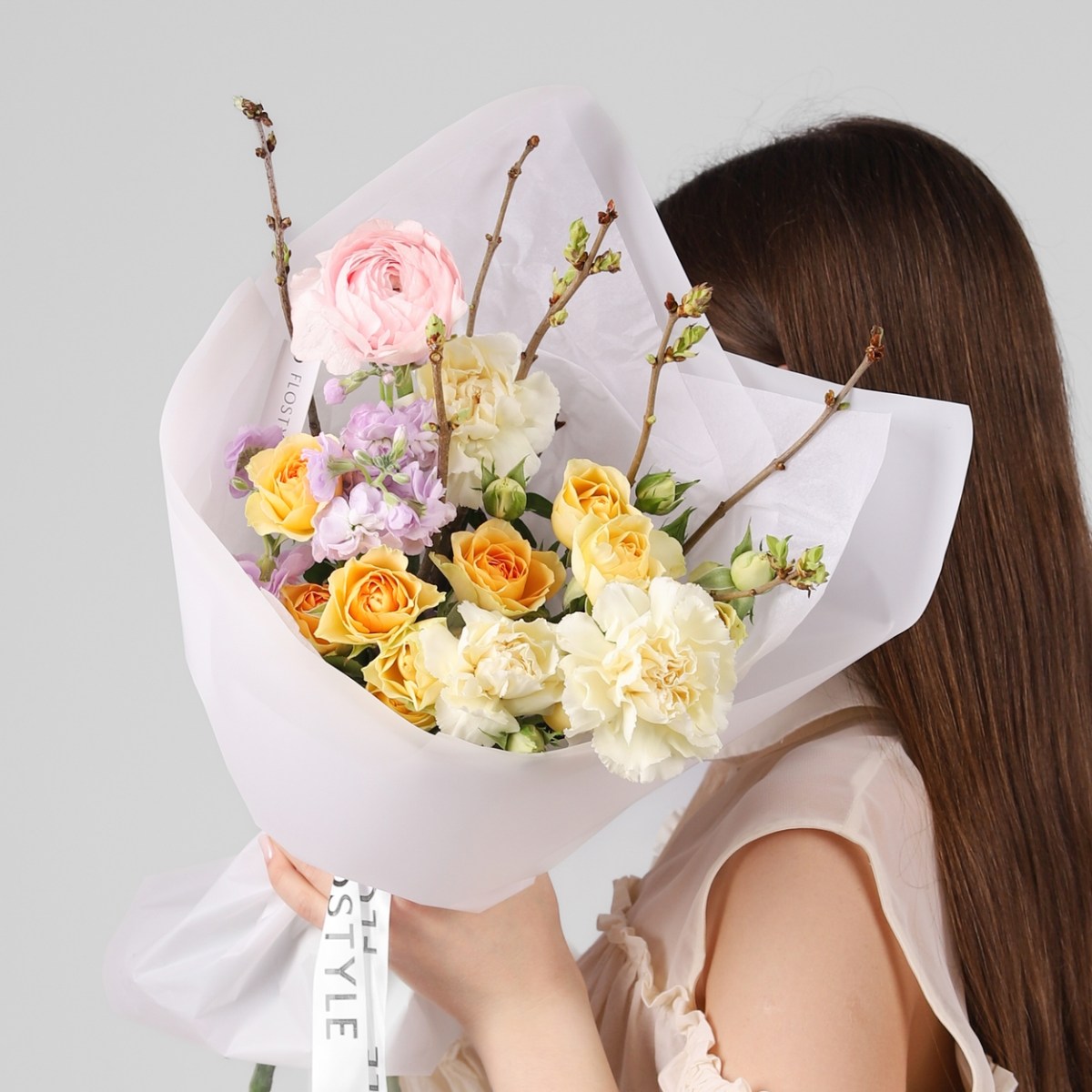 Весенний букет с желтыми розами